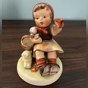 Charming Child Figurine, farewell with Basket‎ and lamb